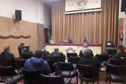 Un momento de la asamblea que celebró ayer la UE Tàrrega.