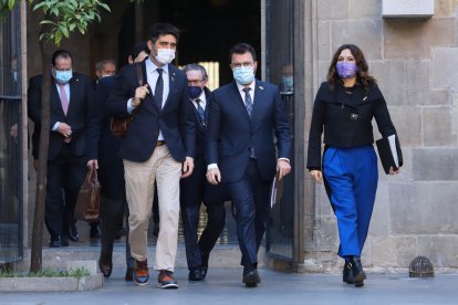 Aragonès, amb Puigneró i Vilagrà, ahir dirigint-se a la reunió del Consell Executiu.