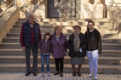 Cinc dels protagonistes lleidatans de la pel·lícula 'Alcarràs'