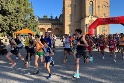 La esplanada del Sant Crist de Balaguer fue el escenario de la salida y la llegada de las pruebas.