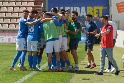 El Lleida solo sabe empatar pese a jugar con superioridad numérica (1-1)