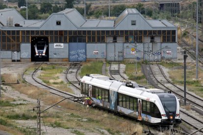 Nuevos trenes de la línea de La Pobla de Segur en la estación de Vilanoveta.