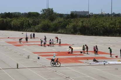 Acción reivindicativa de Ecologistes en Acció para denunciar los delitos ambientales de AENA en el delta del Llobregat