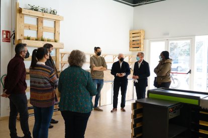 Visita ayer a la nueva tienda del Banc dels Aliments en la avenida Balàfia. 