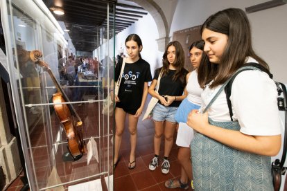 Exhibició del violí J.B. Vuillaume de l'any 1829 a la Fira de Lutiers de la Càtedra Emili Pujol de Cervera