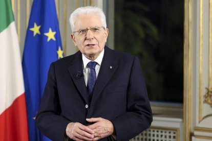 Sergio Mattarella no volia repetir en el càrrec però evita així una nova crisi en la política italiana.