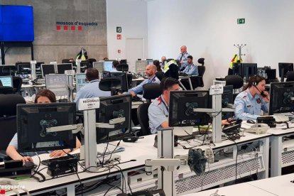 Imagen de archivo de la sala 112 de los Mossos d’Esquadra en Reus donde se atienden las llamadas de emergencias procedentes de Lleida.