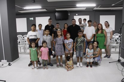 Foto de família dels membres de l’Església Apostòlica Adonai.