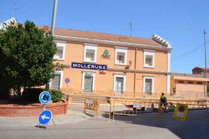 Los trabajos en la plaza de la Estació de Mollerussa. 