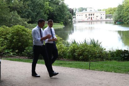 El president del Govern passejant ahir per Varsòvia al costat del primer ministre polonès.