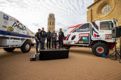 Jordi Esteve, Rafa Tibau i Arnald Bastida, amb Paco Cerdà, ahir en la presentació dels equips.