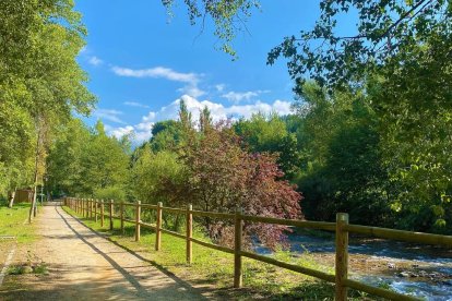 El municipi de Senterada acull aquest parc, situat en una zona d'encreuament de rius