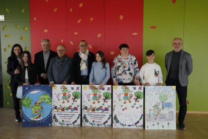 Els alumnes finalistes del concurs de cartells del Cucalòcum.