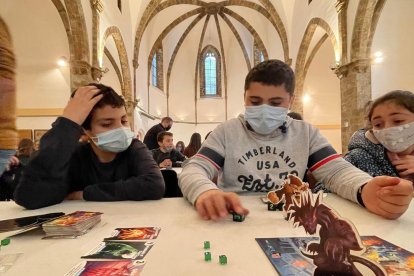 Los niños fueron los encargados de estrenar el festival en la capital del Alt Urgell. 