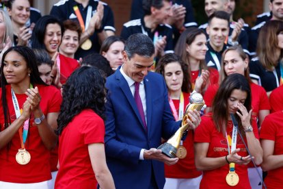 Pedro Sánchez ha rebut a la Moncloa les Campiones del Món.