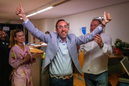 Xavi Palau, exultant després de conèixer-se els resultats del 28-M.