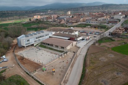 Vista aèria del col·legi Els Planells d’Artesa de Segre.