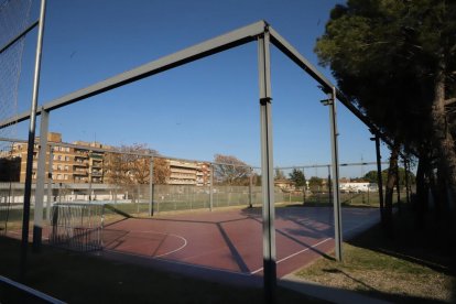 La pista de La Bordeta está sin cubierta desde 2018 por un temporal.