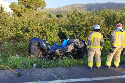 Estat en què va quedar un dels cotxes implicats en l’accident.