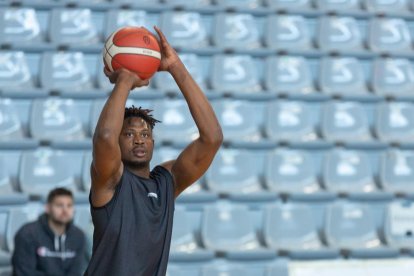 Biram Faye, ahir durant l’entrenament al Barris Nord.