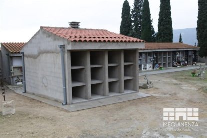 Los nuevos nichos del cementerio de Mequinensa. 