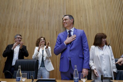 Pedro Sánchez va reunir ahir diputats i senadors socialistes després de la derrota del PSOE diumenge.