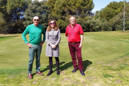 José Ramón Gabás, president del club, amb Maria Ramis, gerent, i Joan Monzó, director esportiu.