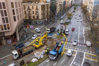 Les copioses pluges són la causa d’aquest clot al centre de Palma de Mallorca.