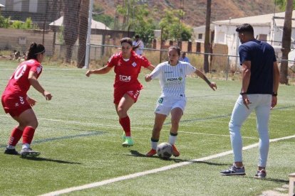 Elisa Tomé, en un partido de la pasada temporada ante el AEM.