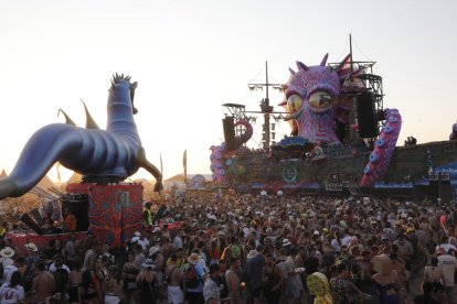 El escenario ElRow Stage concentró a una amplia variedad de público durante las primeras horas del certamen. 