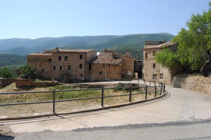 Vista del nucli de Sant Esteve de la Sarga, al Pallars Jussà i al costat del Montsec.