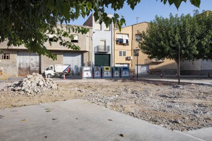 Les obres a la plaça Francesc Macià d’Aitona.