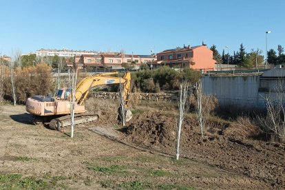 S’actua entre la zona esportiva i el pont de l’av. de la Ronda.