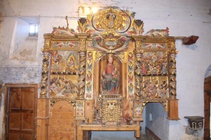 Imatge de l’altar barroc de l’església de Ginestarre.