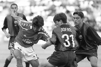 Partido UE Lleida-FC Barcelona. Xavi jugó en el Camp d'Esports en septiembre con el Barça B -ganaron 2-3-. En la foto, junto a Jofre.