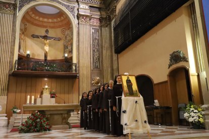 Les monges clarisses van estrenar una coreografia de la professora de dansa Montse Miret per celebrar l’arribada de la nova imatge.