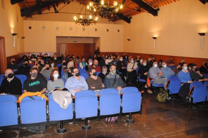 La sessió es va dur a terme a la sala d’actes de la Casa Canal.