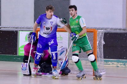 Sergi Duch, autor del único gol del Finques Prats Lleida, pugna con Martí Casas.