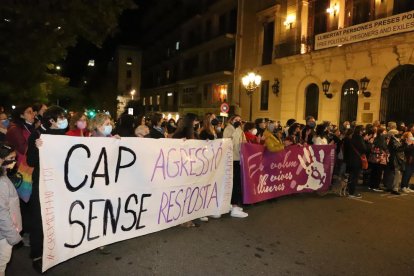 Imatge d’una concentració a Lleida contra la violència sexual.