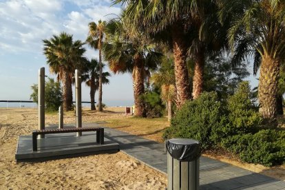 Dutxes a la platja de Cambrils.