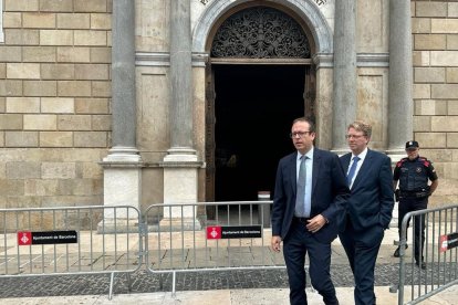 Marc Solsona i Ferran Bel ahir davant el Palau de la Generalitat.