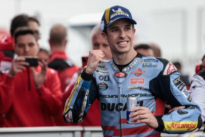 Àlex Márquez, al parc tancat després d’aconseguir la seua primera pole en MotoGP.