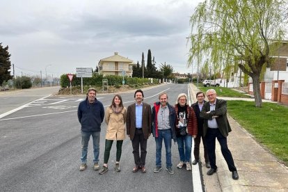 El secretario de Territorio, Isidre Gavín (tercero izq.), con ediles.