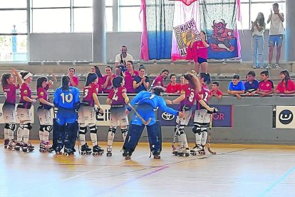 L’equip va agrair el suport a l’afició a l’acabar el partit.