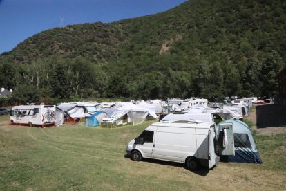 Un poblado de 200 caravanas en Rialp para una prueba deportiva con perros 