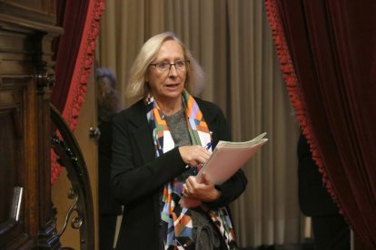 La vicepresidenta segona del Parlament, Assumpta Escarp (PSC), durant el ple del Parlament.