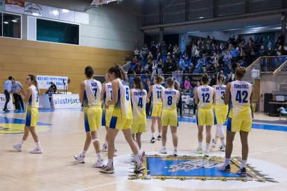 Les jugadores locals van agrair a l'afició el seu suport.