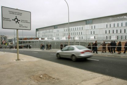 L’Hospital Moisès Broggi, a Sant Joan Despí, inaugurat el 2010, és un dels atacats.