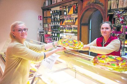 Venda d’un tortell ‘matiner’, ahir a la pastisseria Monrabà de Lleida.