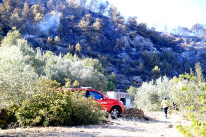 Imatge d’una zona encara fumejant a Puig Moltó del Perelló.